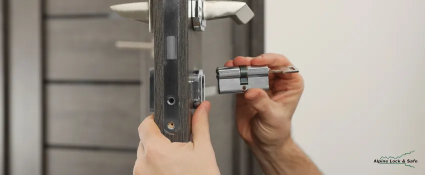 ALS - Handyman changing the core of door lock